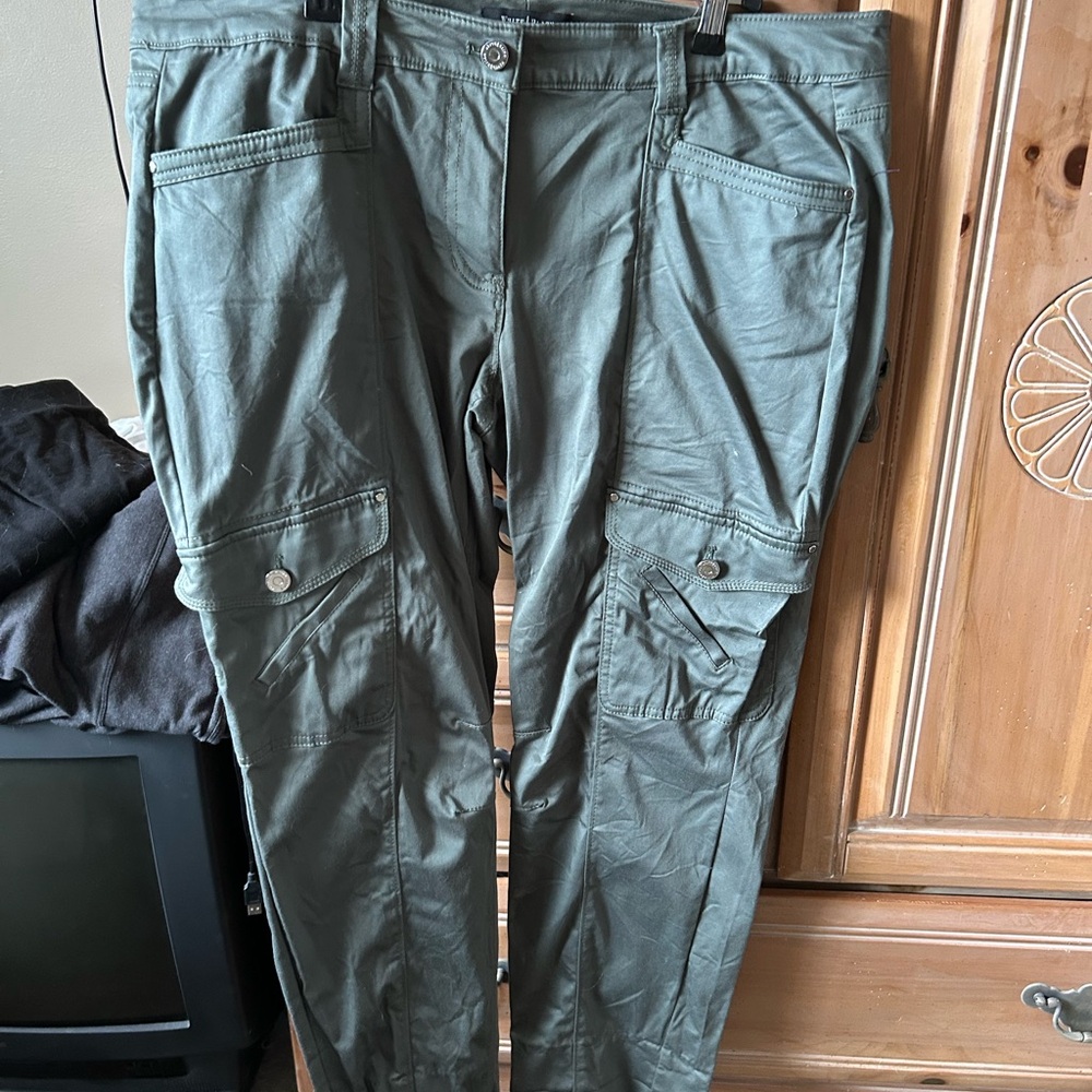 White House Black Market Women’s Army  Green Cargo Pants